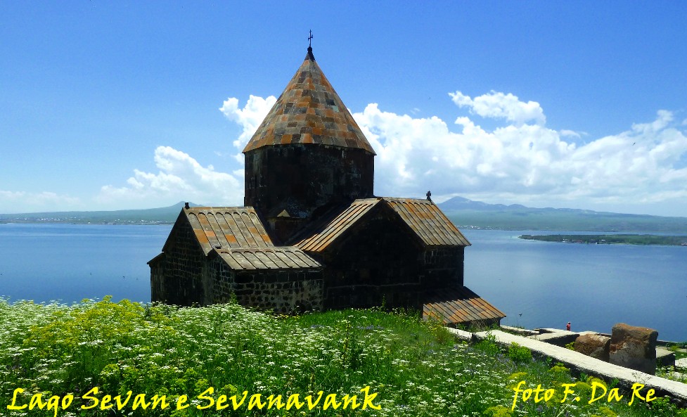Lago Sevan e Sevanavank Lago Sevan e Sevanavank
